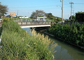 武蔵水路が横断